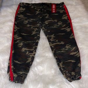 Capri camo joggers plus size